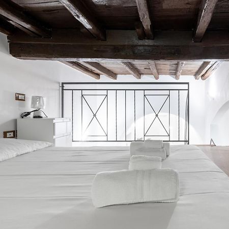Lovely Studio Apartment - Capocci 로마 외부 사진