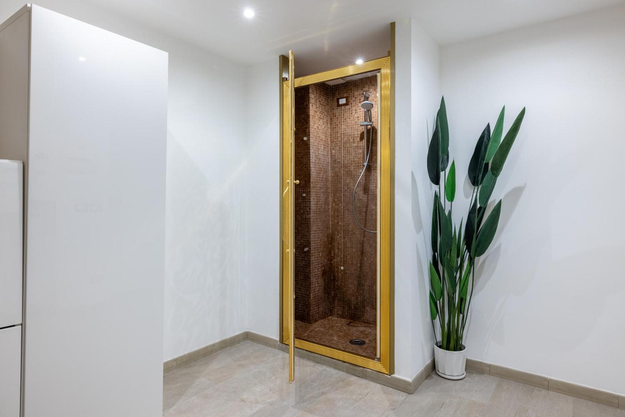 Lovely Studio Apartment - Capocci 로마 외부 사진