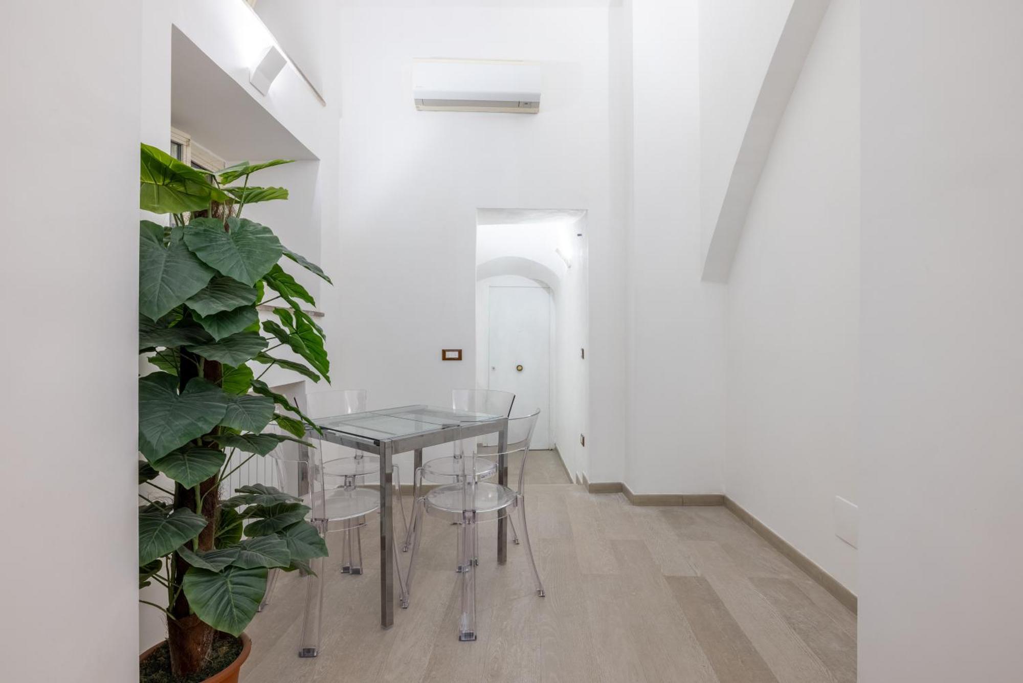 Lovely Studio Apartment - Capocci 로마 외부 사진