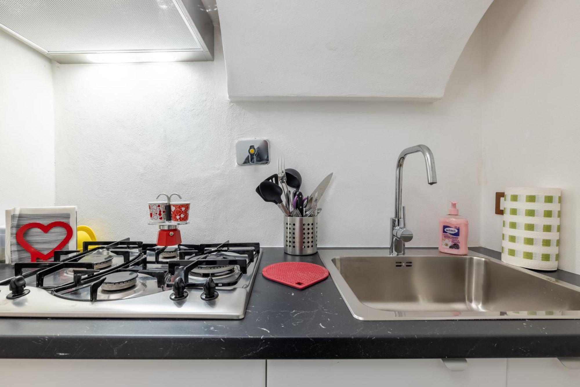 Lovely Studio Apartment - Capocci 로마 외부 사진